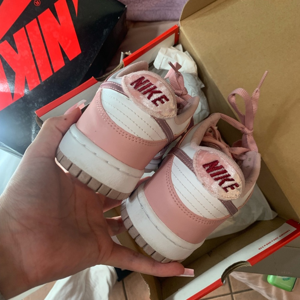 Pink Nike dunks - Picture 2 of 5